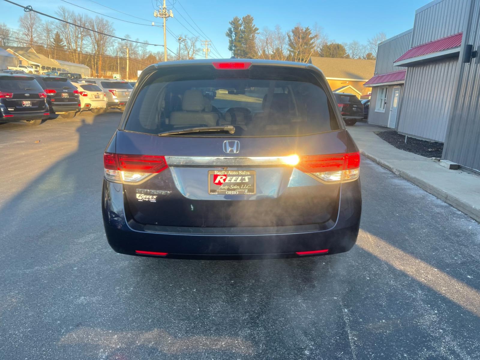 2015 Blue /Gray Honda Odyssey EX-L (5FNRL5H64FB) with an 3.5L V6 SOHC 24V engine, 6-Speed Automatic transmission, located at 11115 Chardon Rd. , Chardon, OH, 44024, (440) 214-9705, 41.580246, -81.241943 - This 2015 Honda Odyssey EX-L offers a luxurious and convenient driving experience, boasting a premium leather interior and sound system, enhancing comfort and entertainment on the go. Its safety and functional features, such as a backup camera, Honda Lane Watch, lane departure warning, and forward c - Photo #8